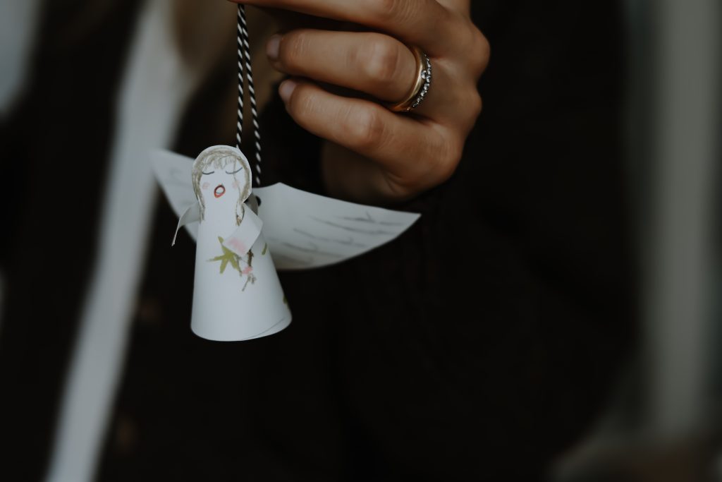 Weihnachtsdeko Basteln Mit Kindern Einfach Schone Engel Aus Papier