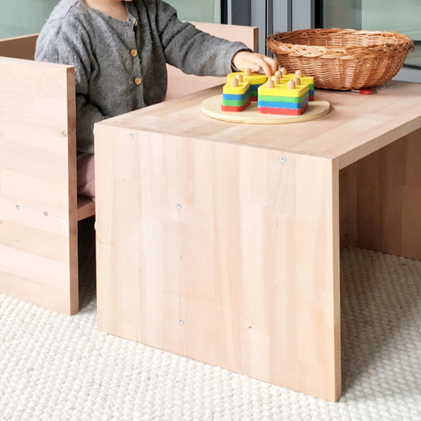 Berliner Hocker trifft auf Montessori. So könnt ihr Kindermöbel einfach und günstig selber machen. Kinderzimmer einrichten nach Montessori.