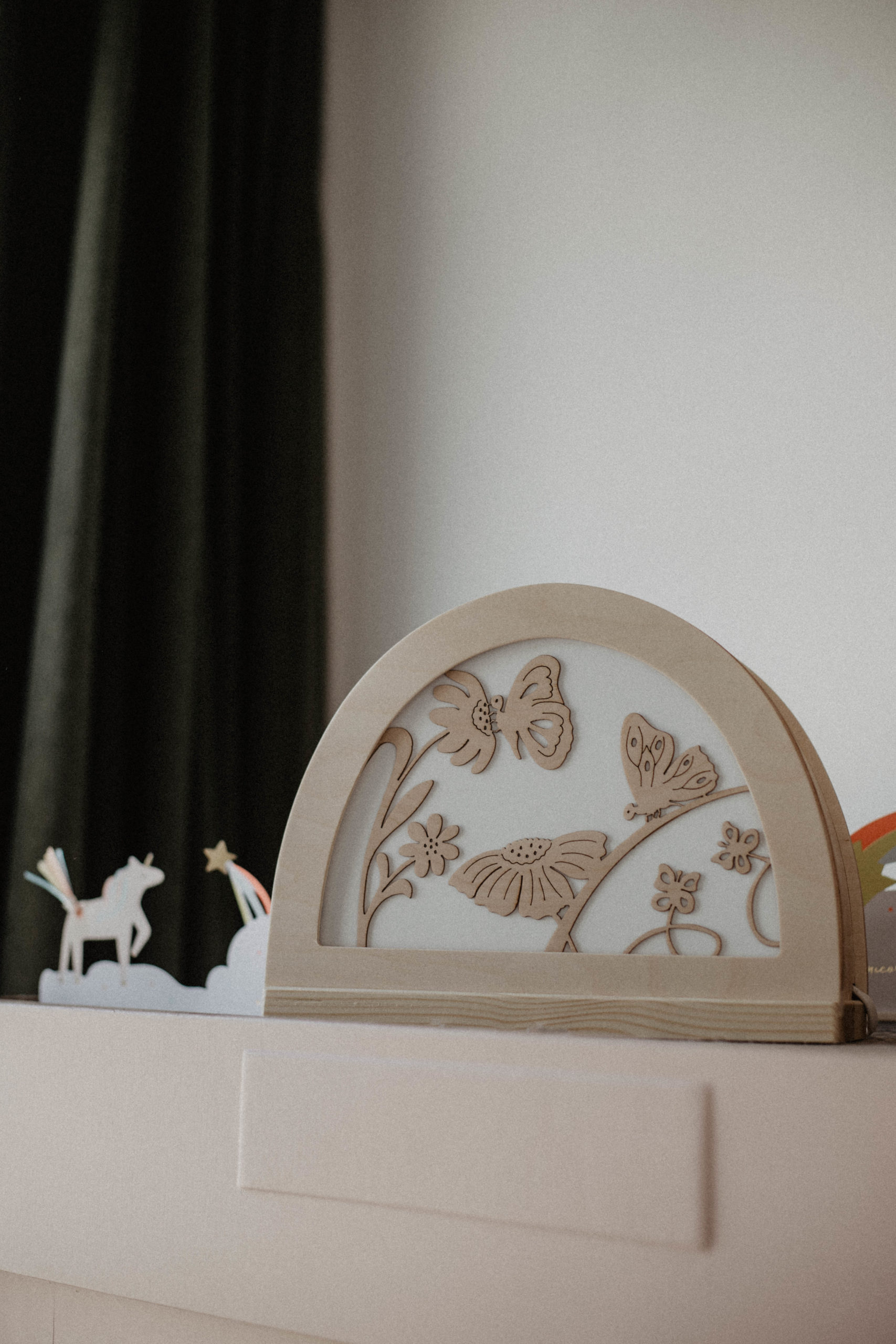 Nachtlicht fürs Kinderzimmer: Märchenhaft schöne Lampen mit Wechselmotiven